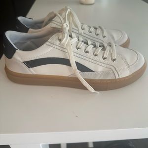 Nothing new brand tennis shoes, size 8.5